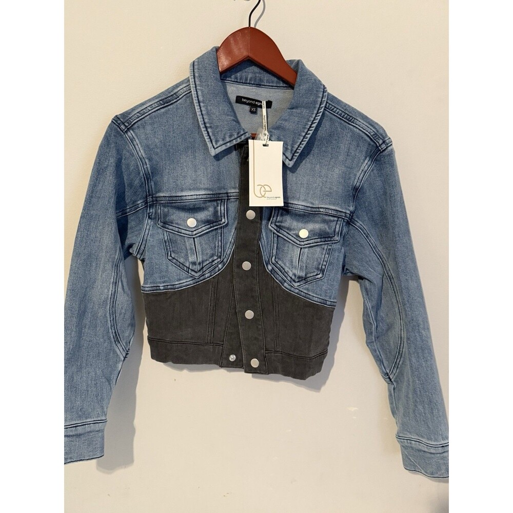 Beyond Egreis Women’s 2 Toned CROPPED JEAN DENIM JACKET. New!! XS With Tags